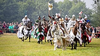 27e édition de la plus grande reconstitution historique médiévale d'Europe.