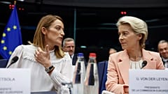 Roberta Metsola (izquierda), presidenta del Parlamento Europeo, y Ursula von der Leyen (derecha), presidenta de la Comisión Europea, en una imagen de archivo de 2024.