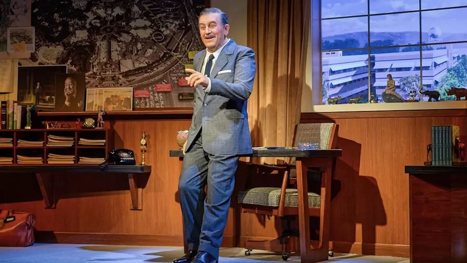 Η Disneyland αποκαλύπτει το αμφιλεγόμενο animatronic Walt Disney  