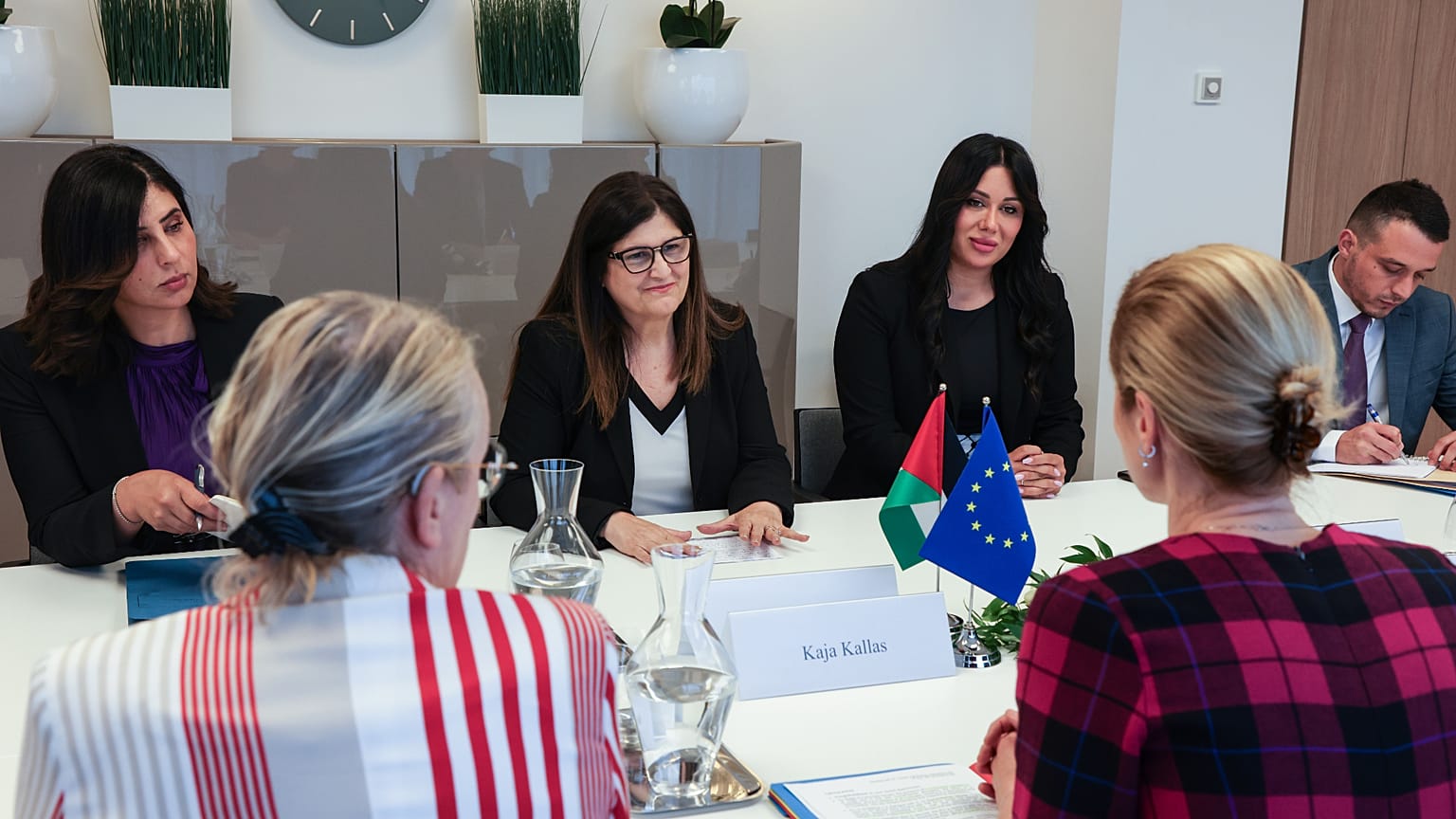 Palesztin delegáció tárgyalása az EU külügyi főképviselőjével, Kaja Kallasszal