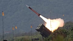  Ένας αμερικανικός πύραυλος Patriot εκτοξεύεται κατά τη διάρκεια ετήσιων ασκήσεων στην κομητεία Ιλάν, 80 χιλιόμετρα δυτικά της Ταϊπέι, Ταϊβάν, στις 20 Ιουλίου 2006.