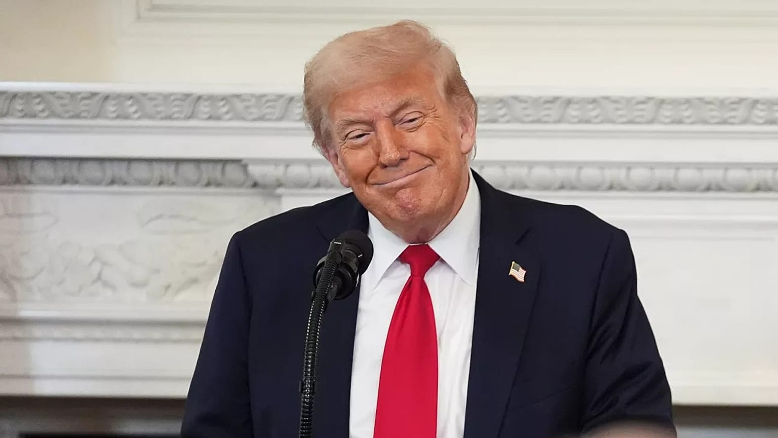 Le président Donald Trump s'exprime lors du déjeuner du White House Faith Office dans la State Dining Room.