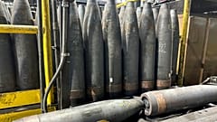 Eine wichtige Artilleriegranate im Kampf der Ukraine gegen Russland, die 155-mm-Haubitzegranate, wird in der Scranton Army Ammunition Plant in Scranton, Pa, hergestellt.
