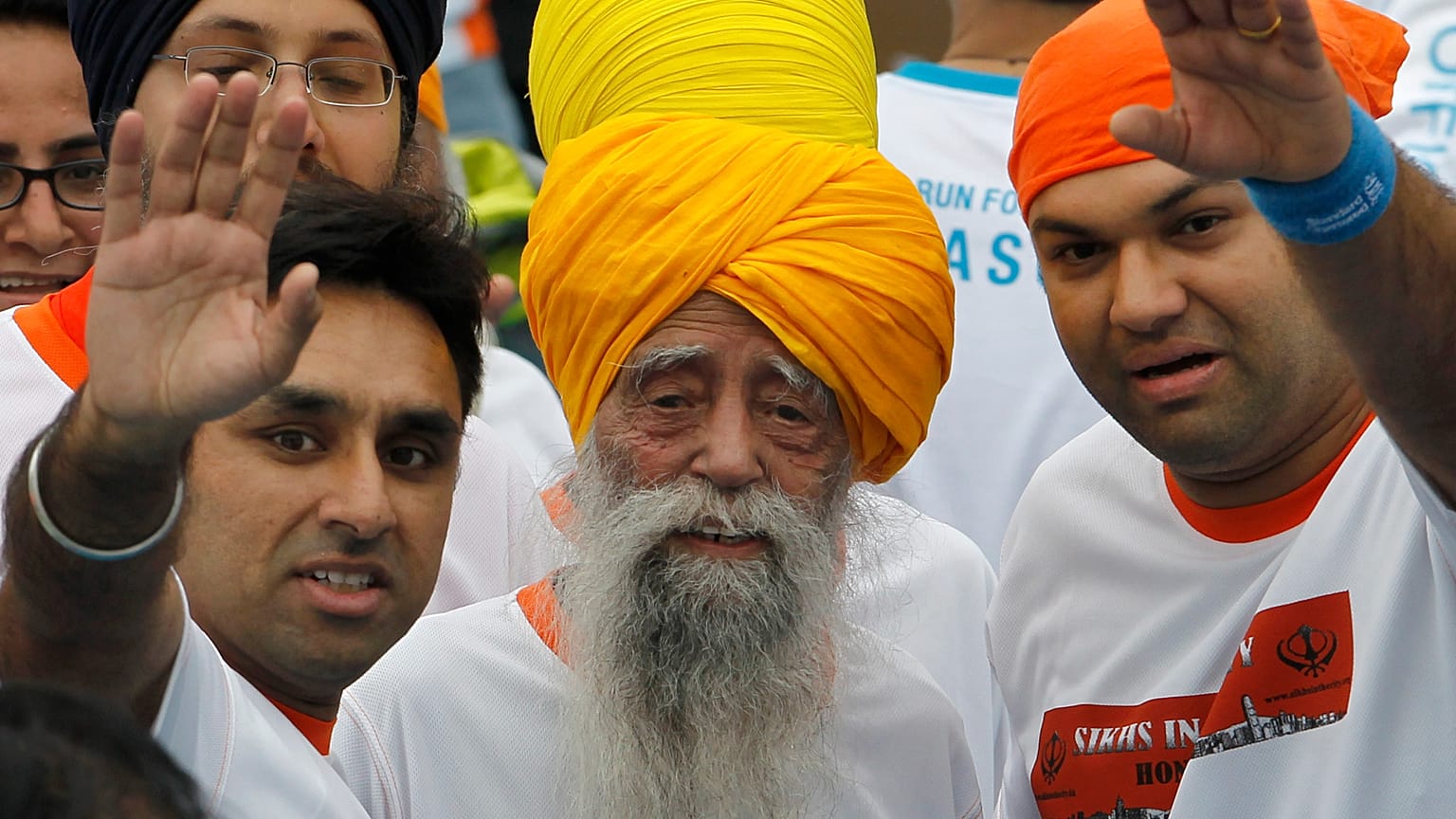 Singh tras correr los 10.000 metros en el maratón de Hong Kong en 2013, entonces con 101 años.