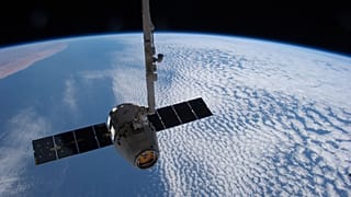 Kyivstar et Starlink ont conclu un accord pour la transmission directe de données, mais cet accord renforce-t-il les liens entre le pays et Elon Musk ?