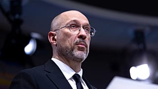 Le Premier ministre ukrainien Denys Shmyhal s'exprime lors d'une conférence de presse au Conseil européen de Bruxelles, le 9 avril 2025.