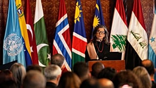 Francesca Albanese, Kolombiya Bogota'da düzenlenen konferansta konuşma yaparken, 15 Temmuz 2025
