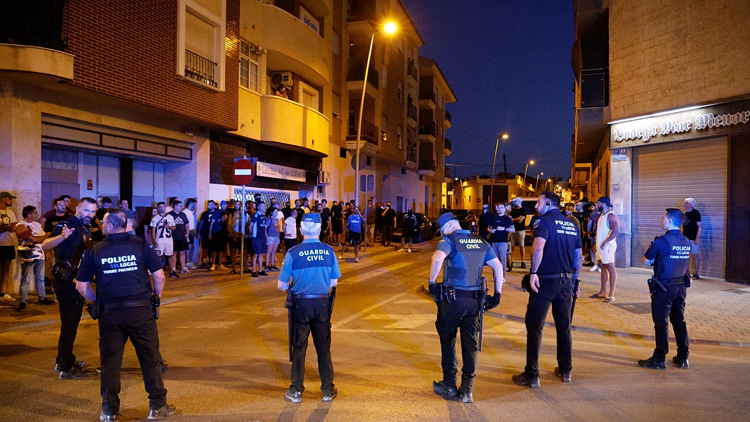 La Guardia Civil, patrullando las calles de la localidad murciana de Torre Pacheco.