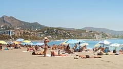 España intenta educar a los turistas y reprimir los malos comportamientos turísticos.