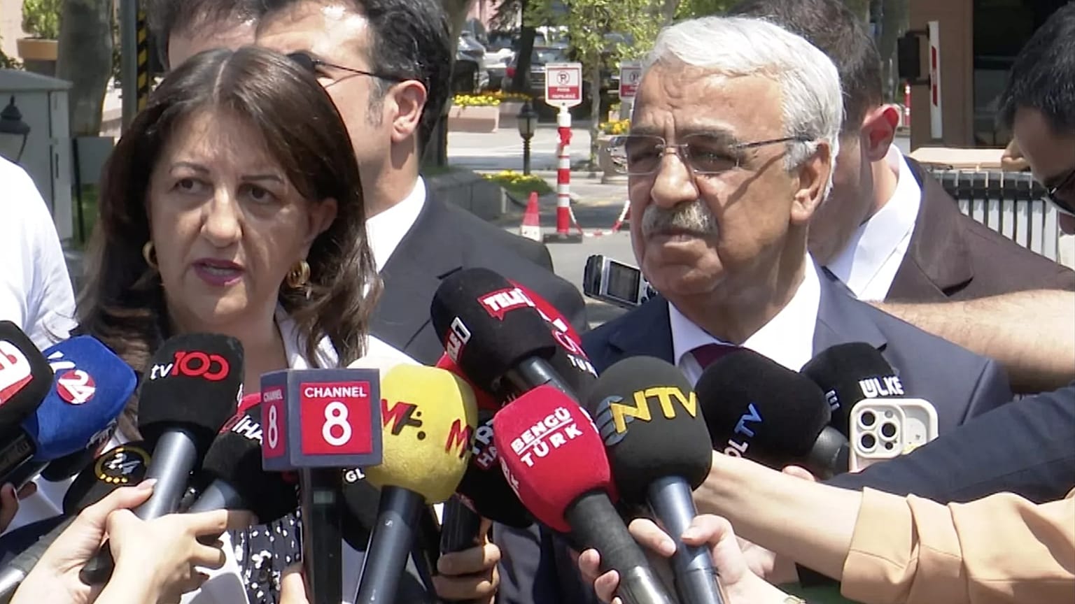 DEM Parti'nin milletvekilleri ve İmralı heyeti üyeleri Pervin Buldan ve Mithat Sancar