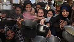 مطابخ الخير في غزة تكافح لتوفير الغذاء وسط تفاقم الأزمة الإنسانية وجوع متزايد يهدد حياة السكان.