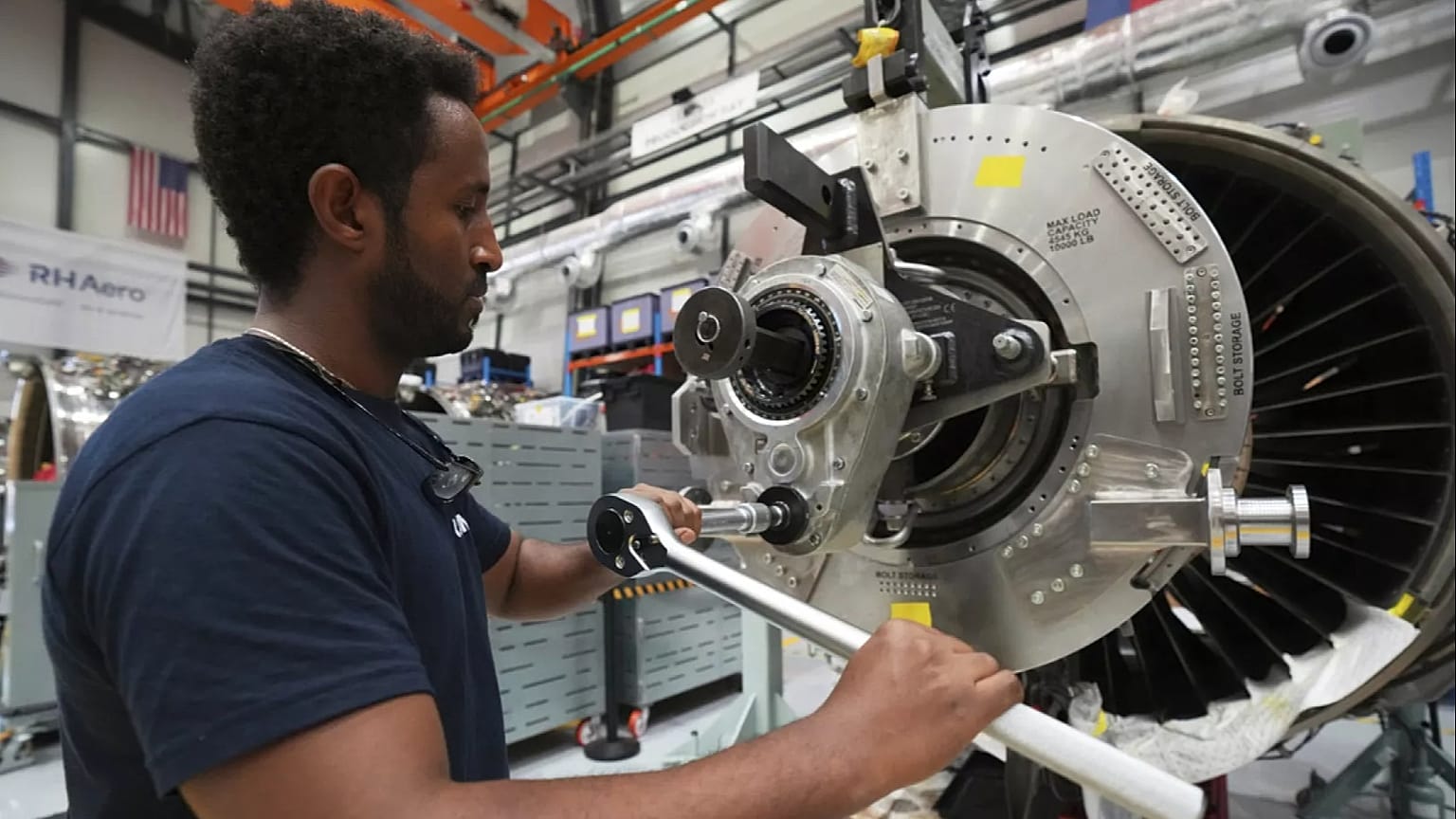 dans l'espace de travail caverneux de l'entreprise à Aradippou, Larnaca, Chypre, le lundi 7 juillet 2025.