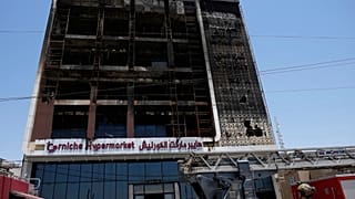 Centro commerciale bruciato a Kut, Iraq, 17/07/2025