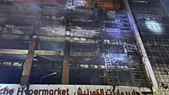 Incêndio em centro comercial perto de Bagdade