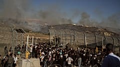 الدرز من سوريا وإسرائيل يتظاهرون على الحدود الإسرائيلية-السورية، في مجدل شمس في هضبة الجولان الخاضعة للسيطرة الإسرائيلية، الأربعاء 16 يوليو 2025، 