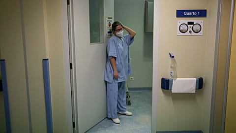 ARQUIVO: Hospital Curry Cabral em Lisboa, quinta-feira, 5 de novembro de 2020. 