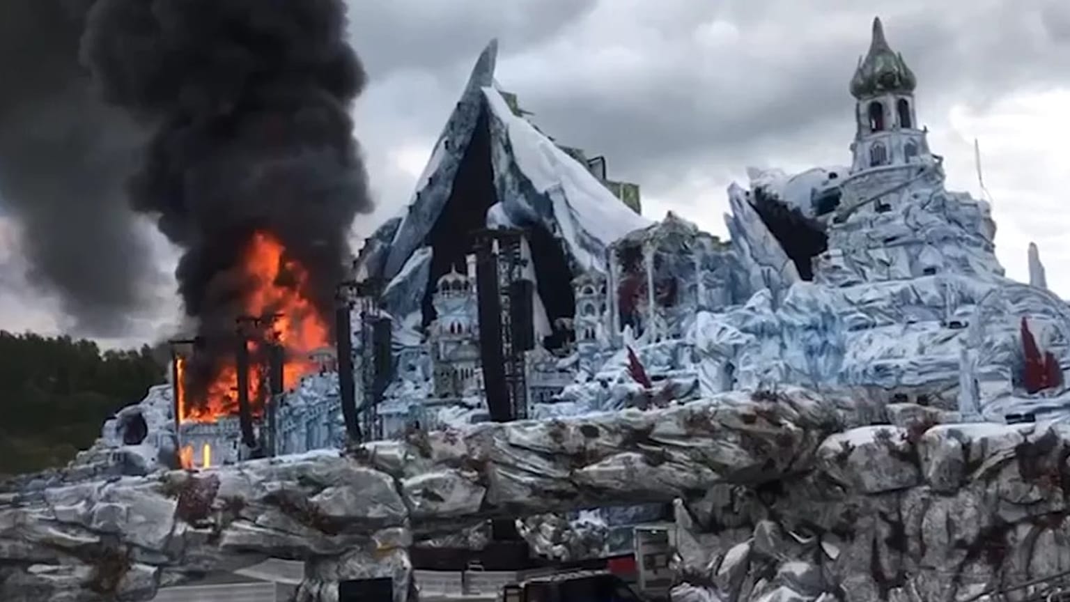 Tűz a Tomorrowland főszínpadán