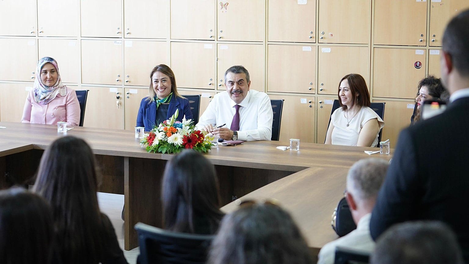 Milli Eğitim Bakanı Yusuf Tekin, Ankara Keçiören Şehit Mustafa Ünal Ortaokulu'na ziyareti sırasında öğretmenlerle konuşurken, 16 Haziran 2025