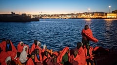 Dosya: Tarifa limanında İspanyol Deniz Kurtarma Servisi gemisi Arcturus'un güvertesindeki göçmenler, 27 Temmuz 2018.