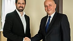 Magyar Levente Jacek Śladewskivel, a külképviselet ügyvivőjével 