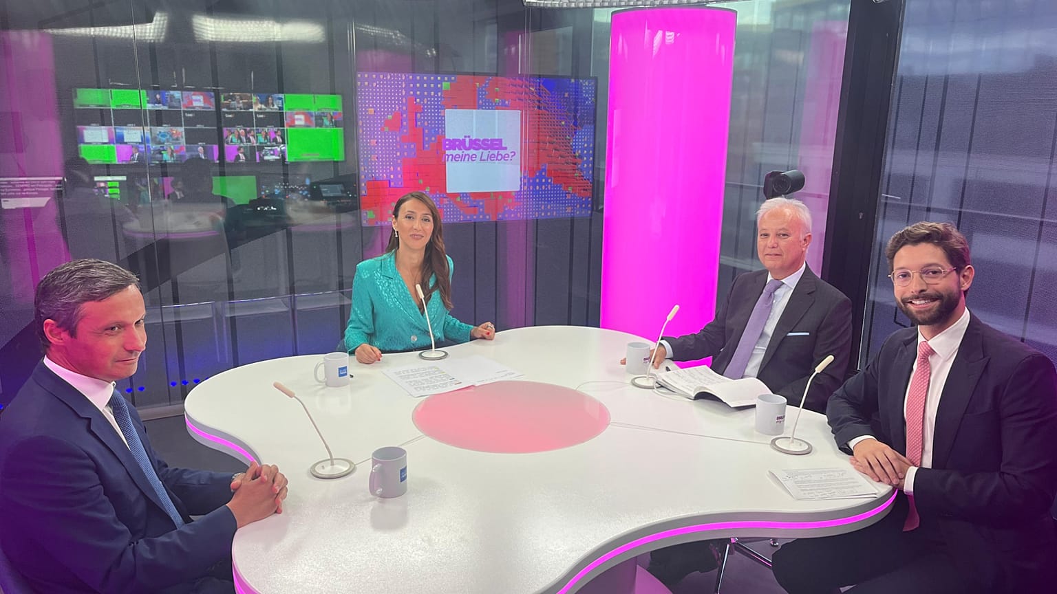 Mariana Corrêa com Paulo Cunha, Bruno Gonçalves, e Tiago Moreira de Sá.