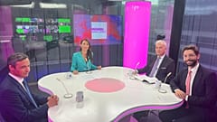 Mariana Corrêa com Paulo Cunha, Bruno Gonçalves, e Tiago Moreira de Sá.