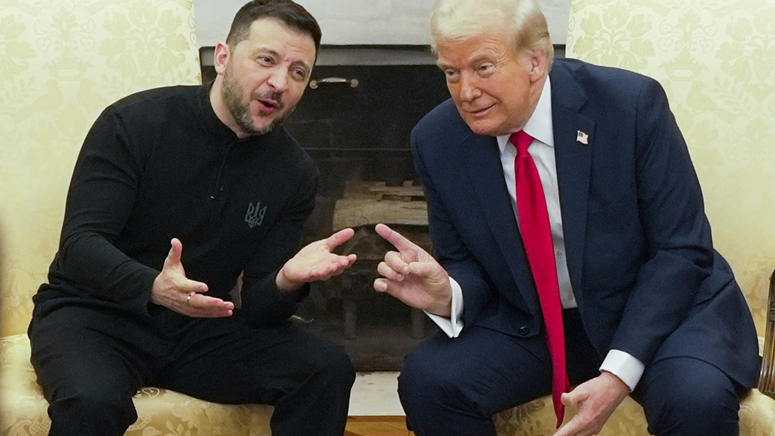 الرئيس الأمريكي دونالد ترامب يلتقي الرئيس الأوكراني فولوديمير زيلينسكي في المكتب البيضاوي بالبيت الأبيض في واشنطن، 28 فبراير/ شباط 2025.