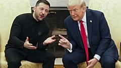 الرئيس الأمريكي دونالد ترامب يلتقي الرئيس الأوكراني فولوديمير زيلينسكي في المكتب البيضاوي بالبيت الأبيض في واشنطن، 28 فبراير/ شباط 2025.