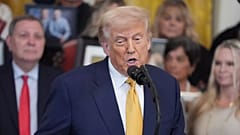 Präsident Donald Trump spricht während einer Zeremonie zur Unterzeichnung des "Halt All Lethal Trafficking of Fentanyl Act" im East Room des Weißen Hauses, Mittwoch, 16. Juli 2025, in Wa
