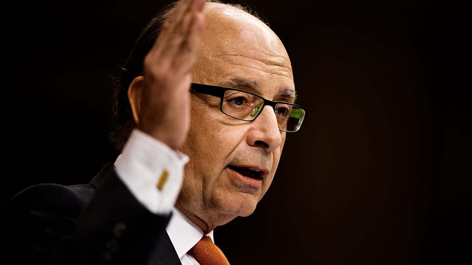 El entonces ministro de Finanzas, Cristóbal Montoro, durante un debate sobre los recortes del gasto presupuestario de 2013 en el Parlamento español en Madrid, 2012.