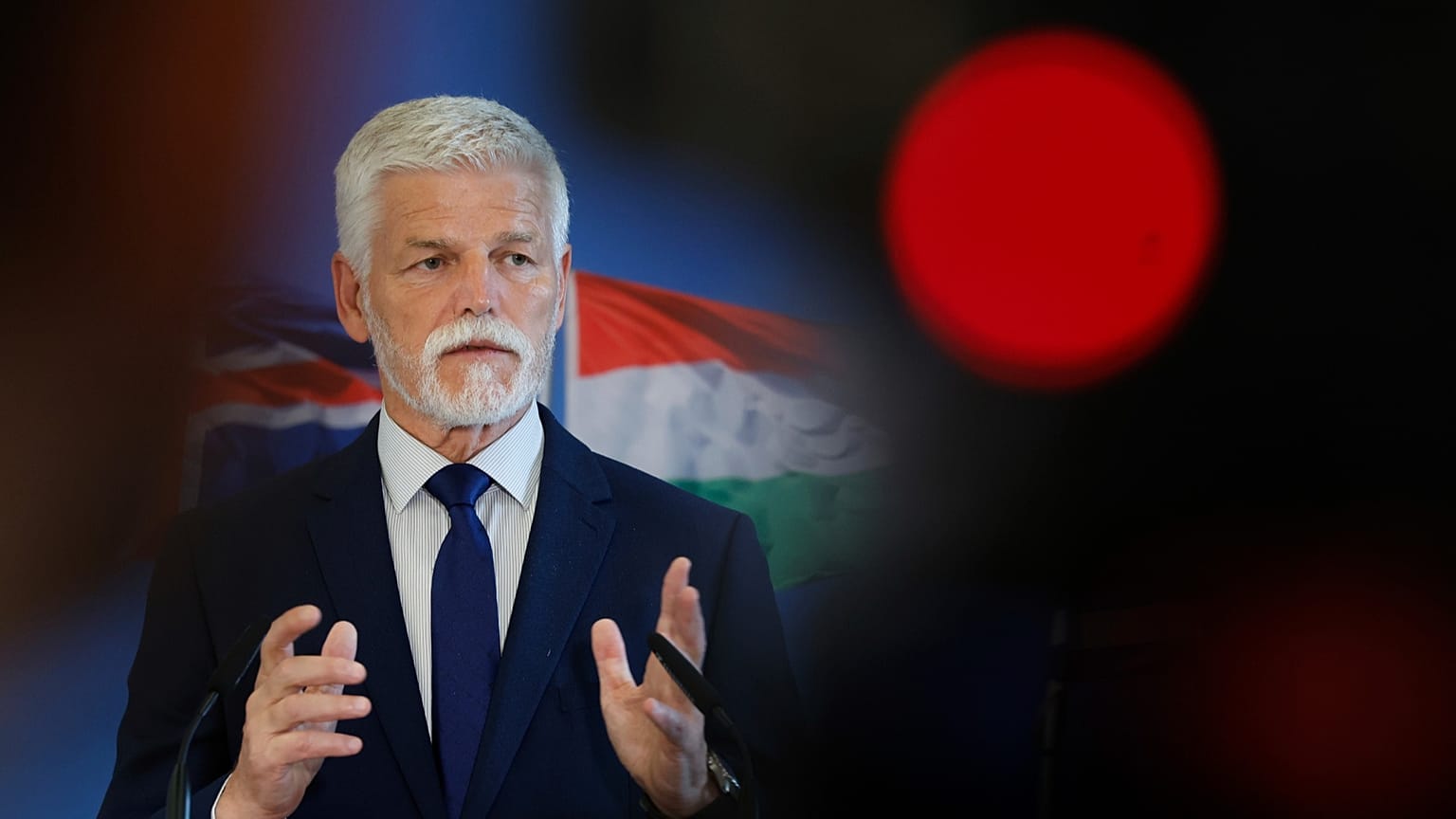Le président tchèque, M. Petr Pavel, s'adresse aux médias au siège de l'OTAN à Bruxelles, le 21 mai 2025.