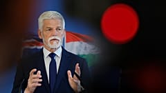 Petr Pavel cseh elnök sajtótájékoztatót tart a NATO brüsszeli központjában, 2025. május 21-én.