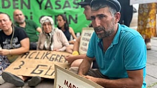 TBMM önünde yasayı protesto amacıyla açlık grevine başlayan vatandaşlar, 18 Temmuz 2025