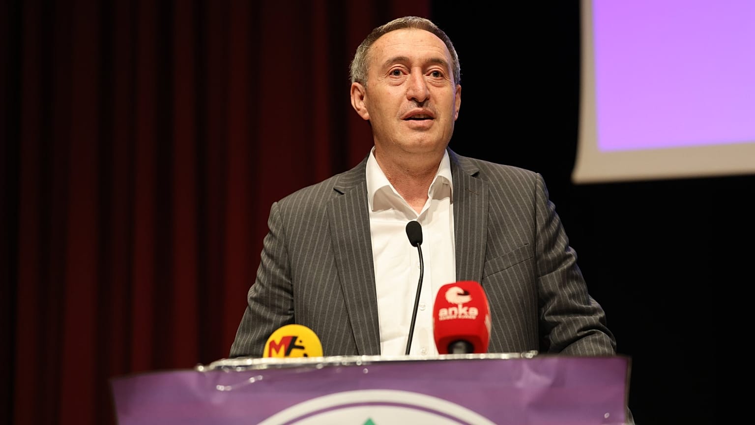 Tuncer Bakırhan, Muğla'da konuşma yaptığı sırada, 5 Temmuz 2025.