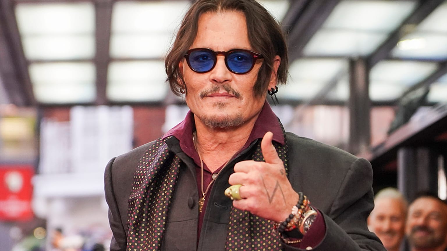 Johnny Depp yönetmenliğini üstlendiği “Modigliani: Three Days On The Wing Of Madness” filminin Londra’daki gösteriminde.