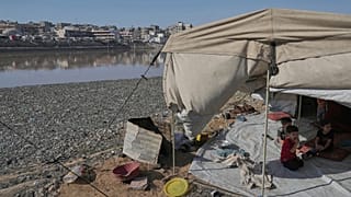 Εκτοπισμένοι σε αντίσκηνο στην Πόλη της Γάζας, 18 Ιουλίου 2025