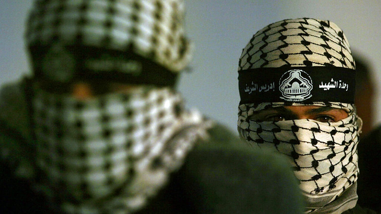 مسلحون ملثمون من كتائب شهداء الأقصى 