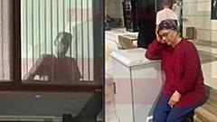 Beylikdüzü Belediye Başkanı Mehmet Murat Çalık (solda) ve annesi Gülümser Çalık (Fotoğraf: Tele1)