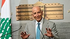 السفير الأمريكي في تركيا والمبعوث الخاص إلى سوريا توم باراك يتحدث خلال مؤتمر صحفي في قصر الحكومة في بيروت، لبنان، يوم الاثنين 21 يوليو 2025