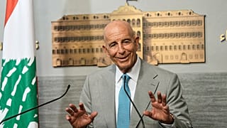 السفير الأمريكي في تركيا والمبعوث الخاص إلى سوريا توم باراك يتحدث خلال مؤتمر صحفي في قصر الحكومة في بيروت، لبنان، يوم الاثنين 21 يوليو 2025