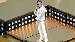 Robbie Williams trat vor dem Finale der Klub-Weltmeisterschaft zwischen Chelsea und PSG am 13. Juli 2025, in East Rutherford, New Jersey, auf.