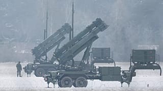 Az Egyesült Államokból beszerzett Patriot rakétavetők Varsóban, 2023. február 6.