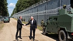 Der polnische Innenminister Tomasz Siemoniak (rechts) und sein deutscher Amtskollege Alexander Dobrindt am 21. Juli 2025 in Polowce