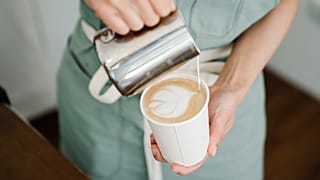 ILLUSZTRÁCIÓ: barista munka közben