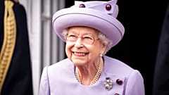 Kraliçe 2. Elizabeth ölümünden kısa bir süre önce, Haziran 2022'de silahlı kuvvetlerin sadakat geçit törenine katıldı.