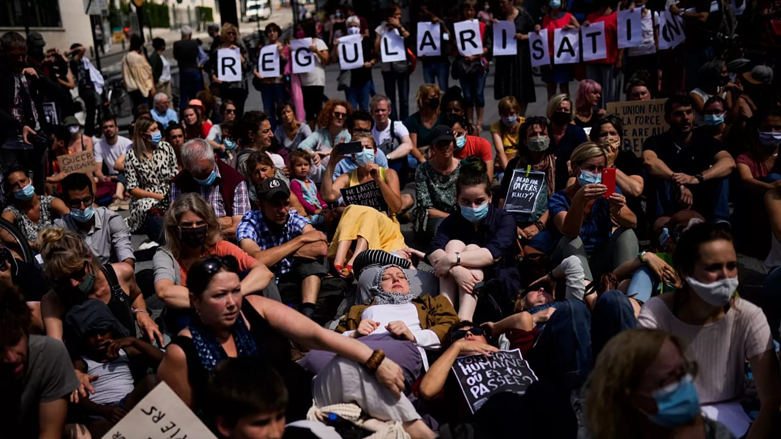 Brüksel’de düzensiz göçmenleri desteklemek için açlık grevinde olanlara yönelik bir protesto, 17 Temmuz 2021.