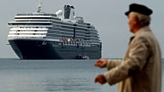 Κρουαζιερόπλοιο πλησιάζει στο Λουτράκι- εικόνα αρχείου