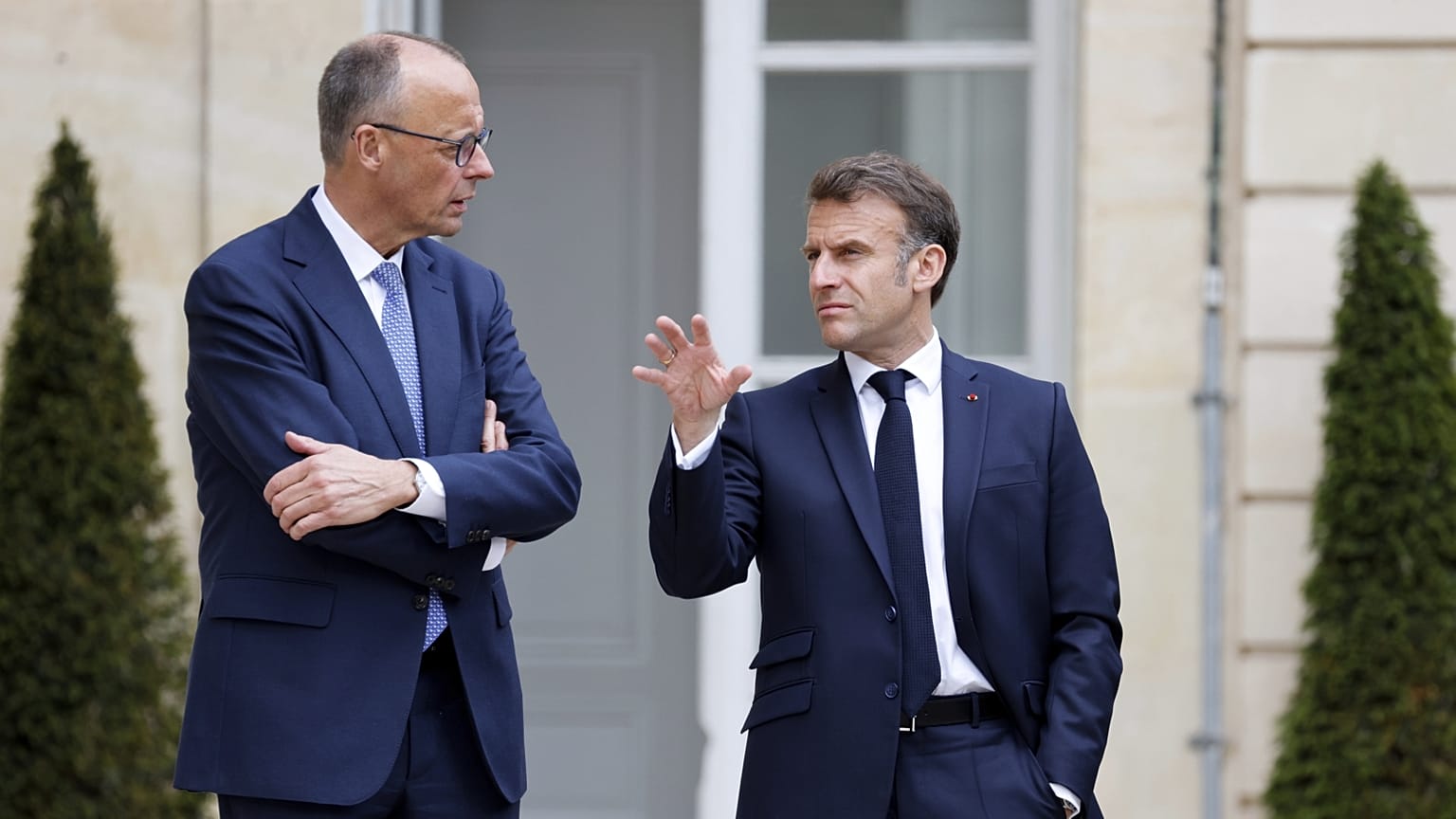 Friedrich Merz és Emmanuel Macron májusban Párizsban, az Elysée-palotában