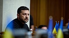 رئيس أوكرانيا فولوديمير زيلينسكي يحضر جلسة البرلمان في كييف، أوكرانيا الخميس 17 يوليو 2025.  