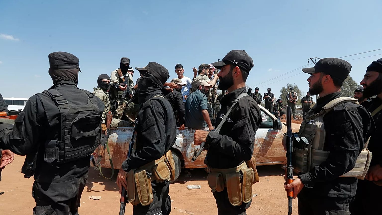 As forças de segurança do governo sírio impedem os combatentes beduínos de entrar na província de Suwayda, 20 de julho de 2025